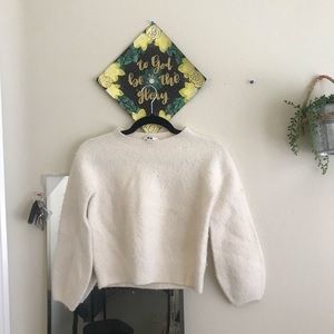 cute cropped sweater !